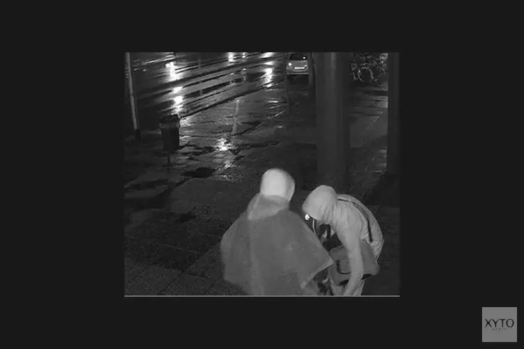 Politie zoekt daders van inbraak telefoonwinkel