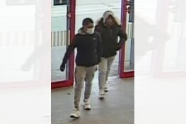 Gezocht: Winkeldiefstal Centraal Station, wie zijn deze mannen?