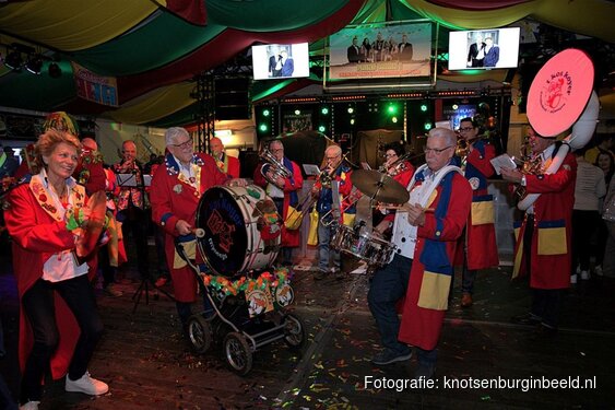 Carnaval in Nijmegen van de baan