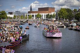 Canal Parade Pride Amsterdam in volle gang (fotoalbum)