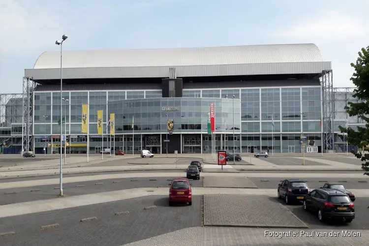 NEC drukt Vitesse dieper in de put