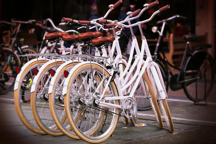 Bewoners maken in hun straat plaats voor elkaar met een tijdelijke ruimtemaker