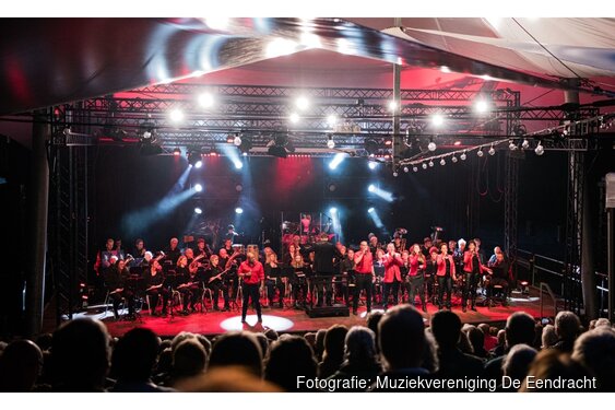 Muziekvereniging Eendracht Escharen en Maurice Monet op de Franse tour