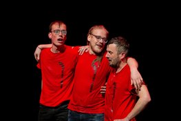 Improvisatietheater door Buiten Bereik in Het Badhuis