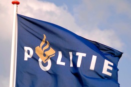 Nijmegen - Gezocht - Straatroof; slachtoffer met kapotte wijnfles bedreigd